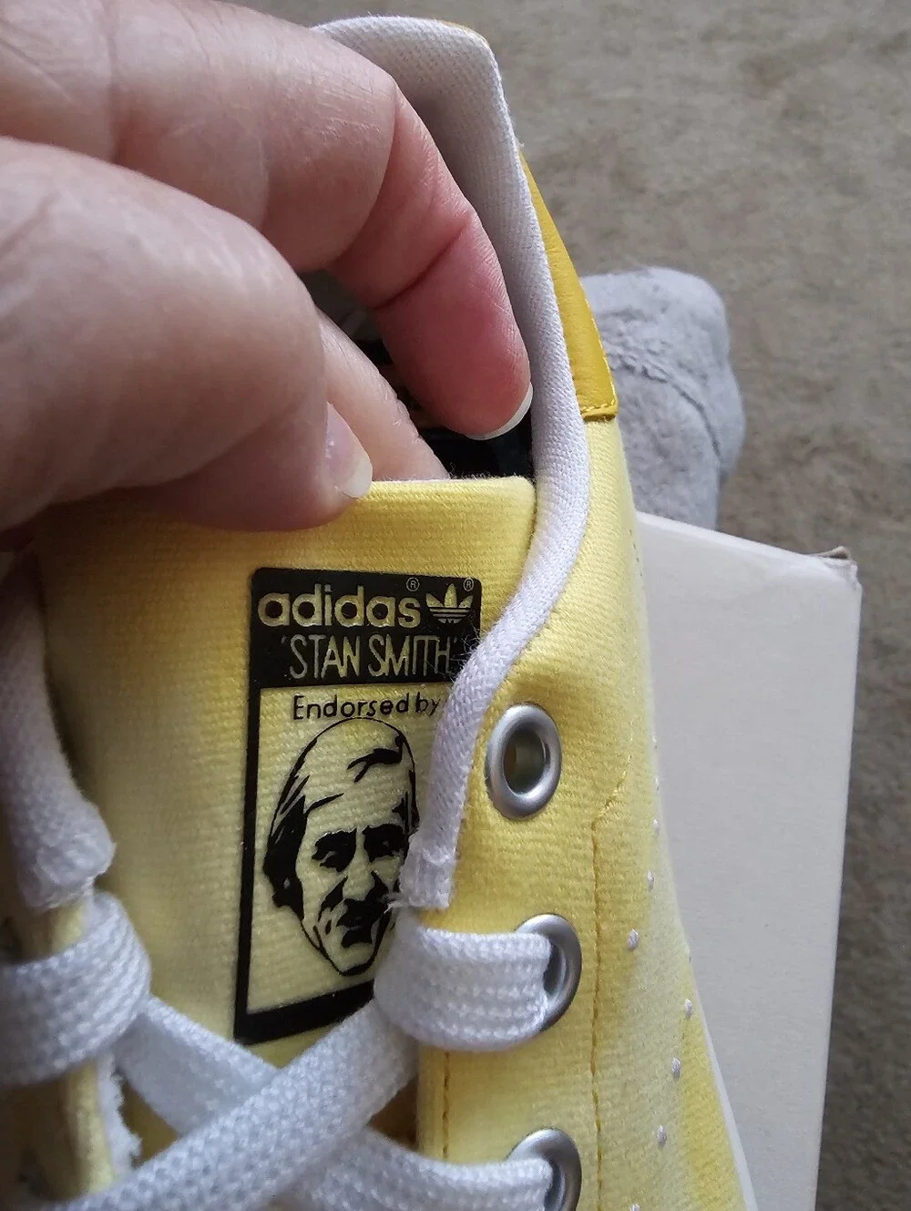 adidas Kids Yellow Canvas Stan Smith-Inspired Sneakers Size 4.5US